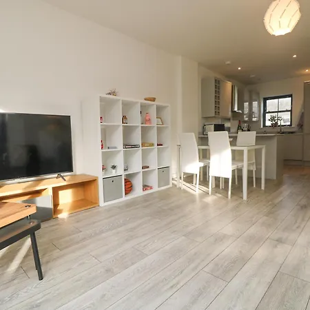 1 Queensway Gardens * Hayle