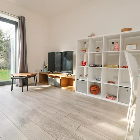 1 Queensway Gardens Hayle
