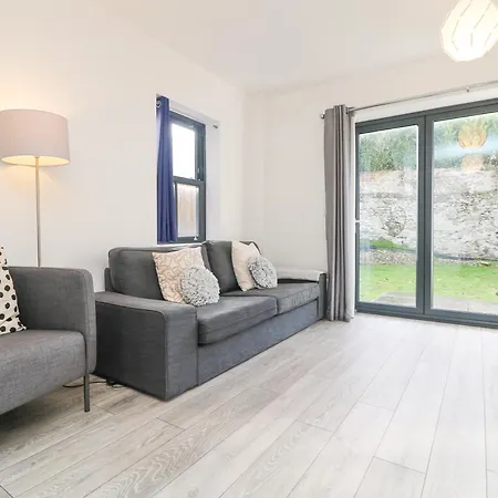 1 Queensway Gardens Holiday home